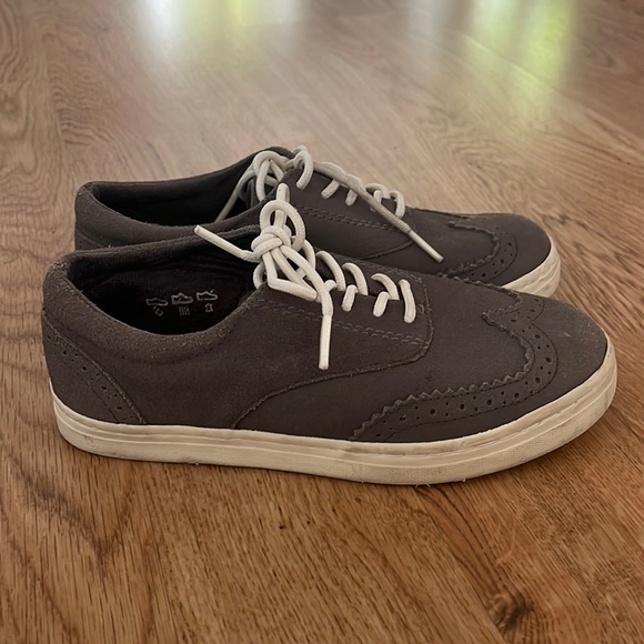 Boys Grey Wingtip Shows Size 3 - Picture 1 of 3
